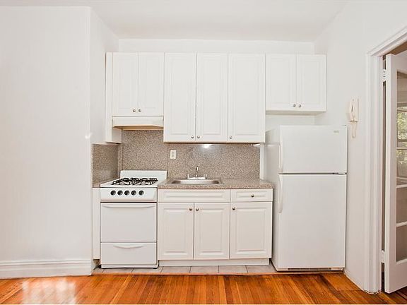 4th image of 302 E 89th St APT 4A