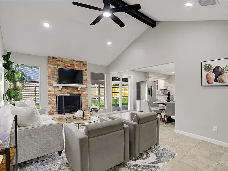 23919 Hunter Spring Cir — Photo 1