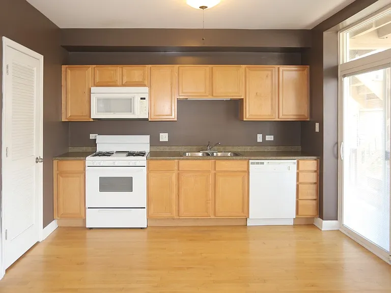 5208 N Sawyer Ave #2 — Photo 3