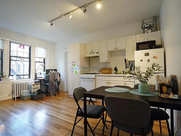 62 Queensberry St #302 — Photo 12