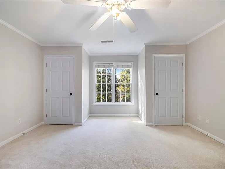 960 Landmark Dr — Photo 32