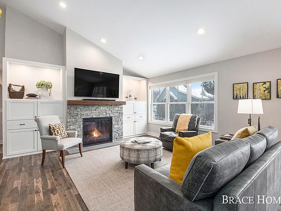5th image of 5621 Sanctuary Dr NE