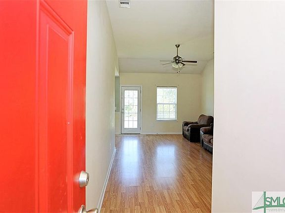 3rd image of 103 Sandalwood Cir