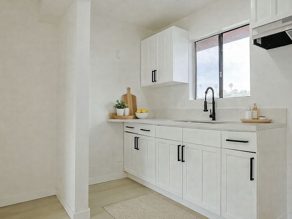 2nd image of 1816 N Gramercy Pl #32