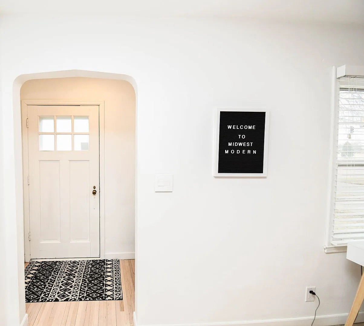 Stylish Furnished Duplex with Modern Finishes and Garage! Short-Term Available! — Photo 3