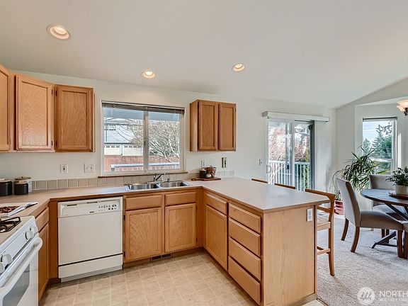 3rd image of 3223 172nd St SW