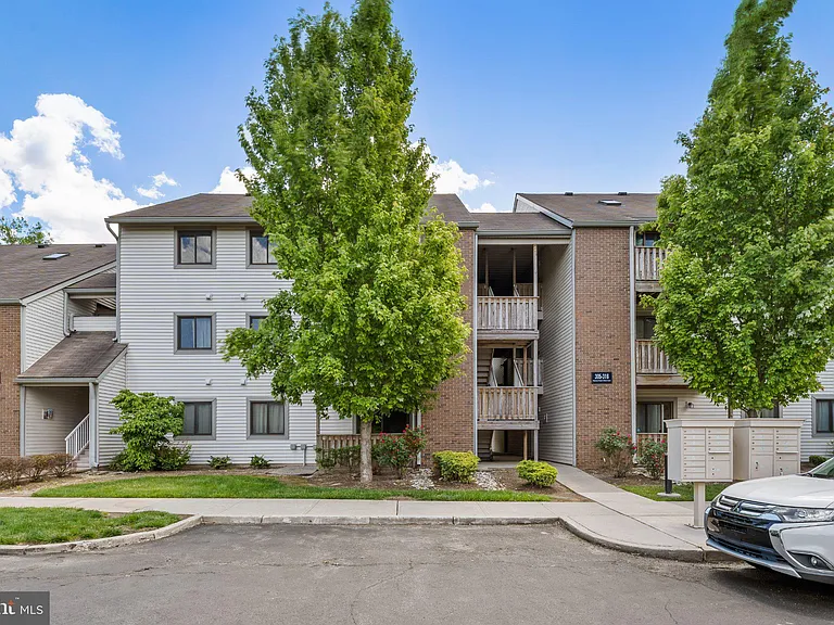 307 Ravens Crest Dr — Photo 1