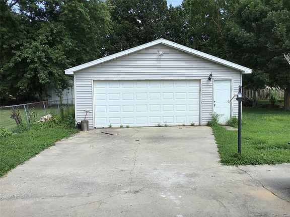 3rd image of 4486 Lake Dr
