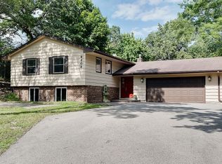 6609 Rainbow Dr, Eden Prairie, MN 55346