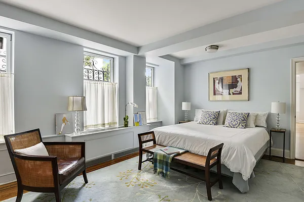 Sold by Compass | media 4