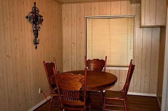 438 W Phillips Ct — Photo 5