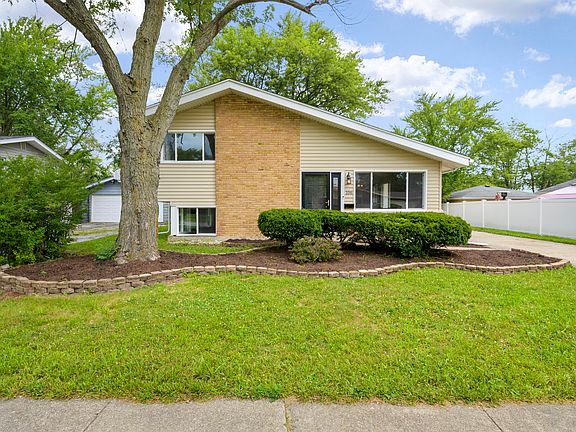 3rd image of 106 Westwood Dr