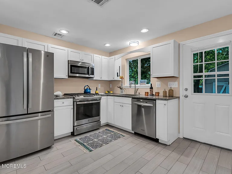65 Lighthouse Dr — Photo 4
