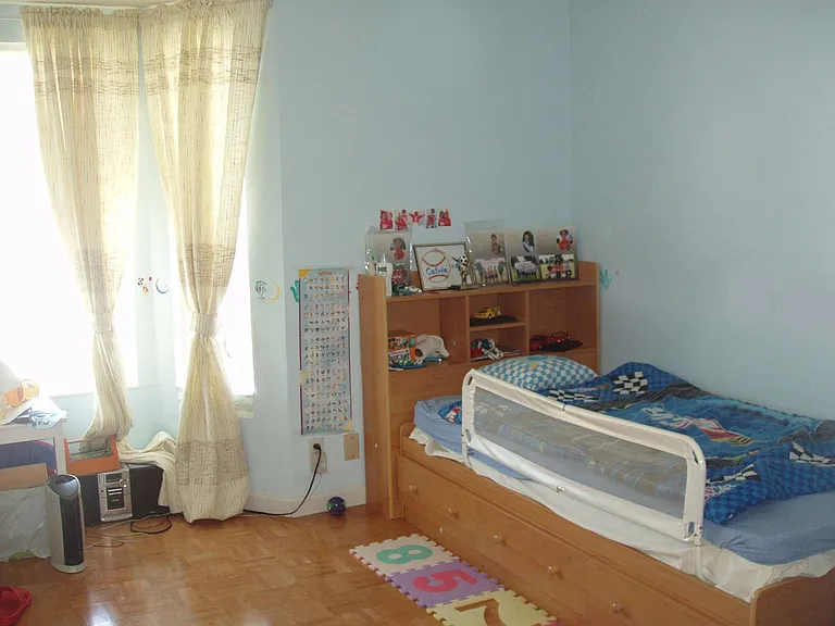 855 Cabot Ln — Photo 3