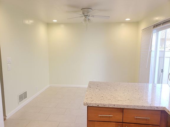 5th image of 1074 Norfolk Dr