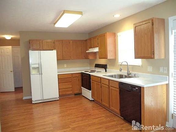 5th image of 7031 Yellow Oak Ln