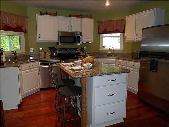 5th image of 1017 White Birch Dr
