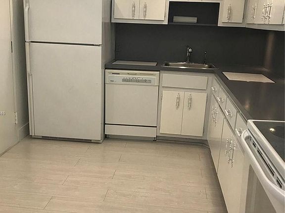 4th image of 5701 Collins Ave APT 412