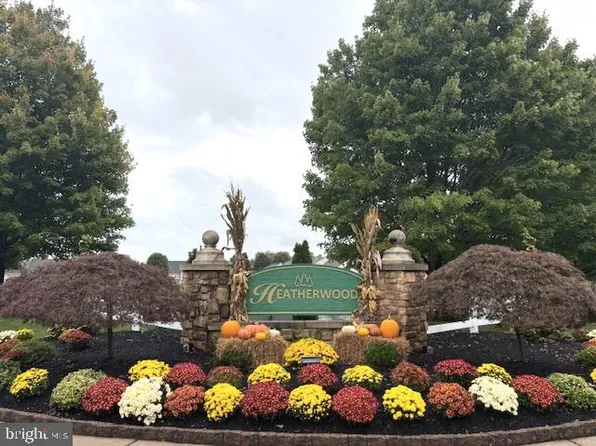 43 Caserta Dr, Sewell, NJ 08080