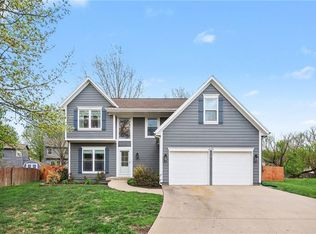 15451 S Bradley Dr, Olathe, KS 66062