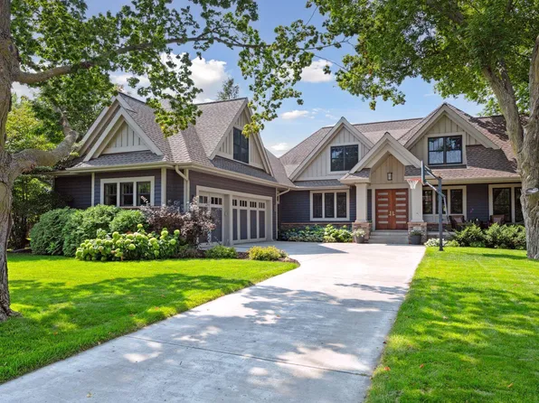 154 Babcock Ln, Wayzata, MN 55391