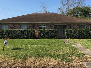 9402 Skyline Dr, Texas City, TX 77591