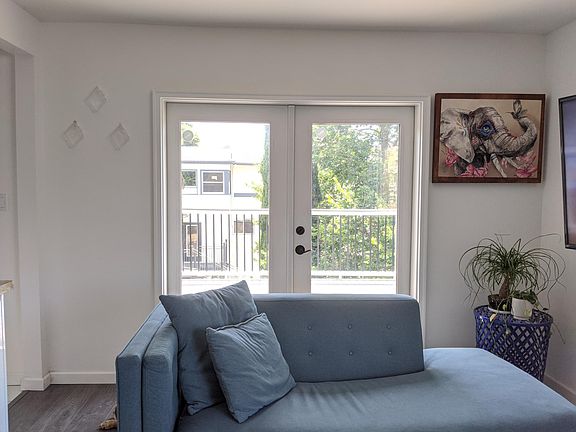 2nd image of 615 Cleveland St #2