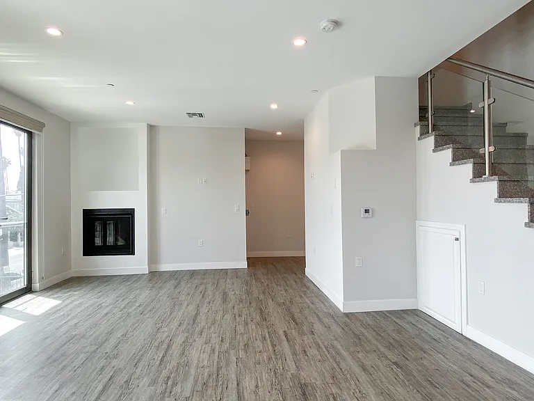 5107 Harold Way #1 — Photo 8