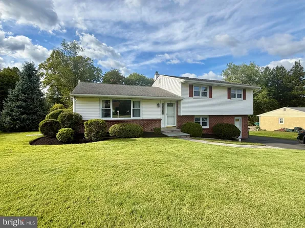 526 Buck Rd, Holland, PA 18966