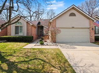 306 Pineknoll Ct, Brighton, MI 48116
