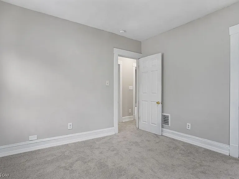 8210 Dorver Ave — Photo 14