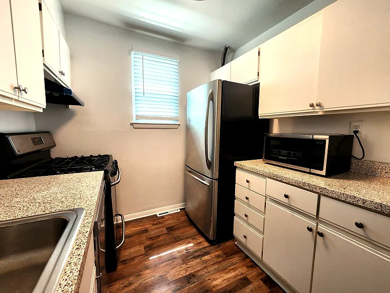 4411 Falls Bridge Dr #B — Photo 3