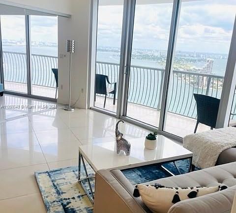 5th image of 1750 N Bayshore Dr APT 4002