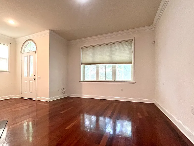 727 Evans St — Photo 3