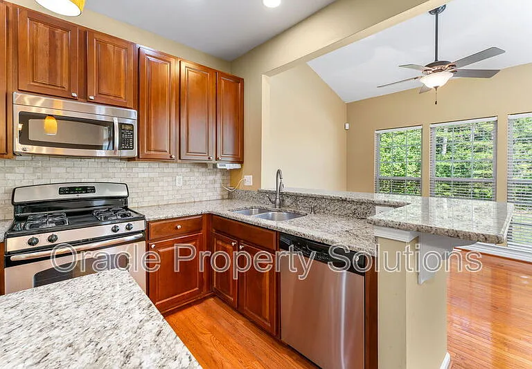 7550 Maidenhead Dr — Photo 10