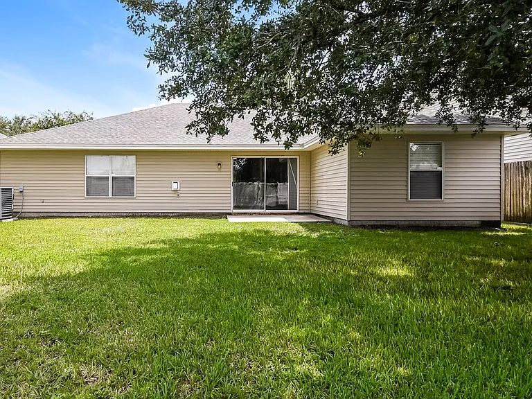 9135 Prosperity Lake Dr — Photo 16