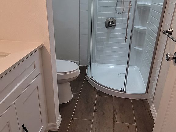4th image of 1810 Walnut Creek Dr #B