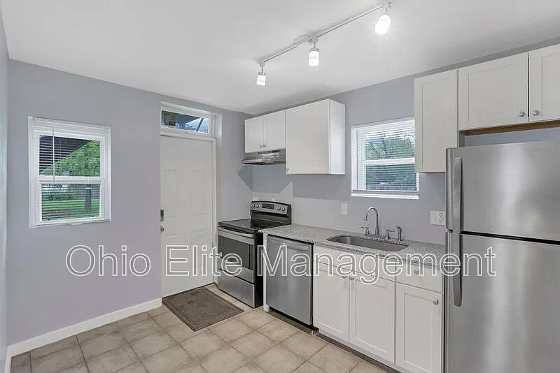 1092 Oakwood Ave