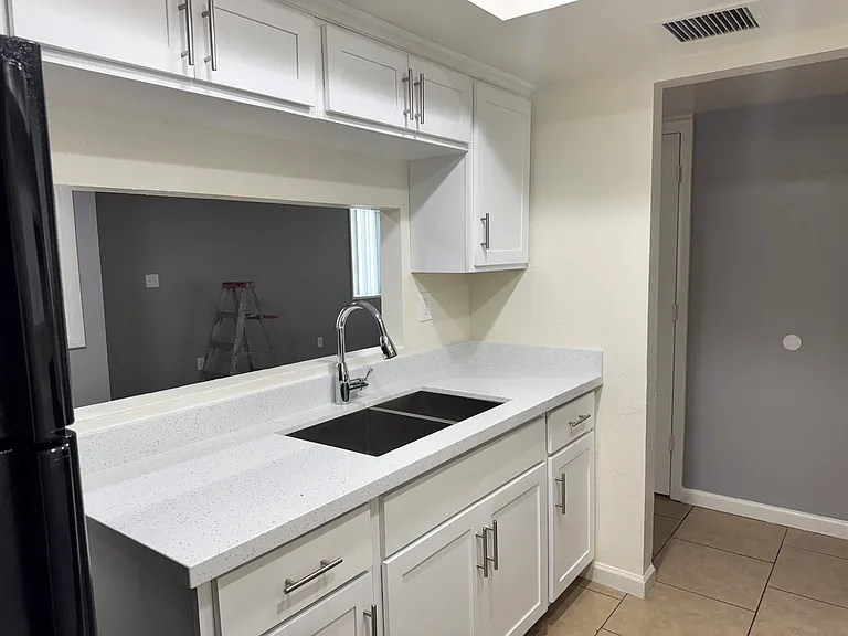 115 W Hill Dr #11 — Photo 4