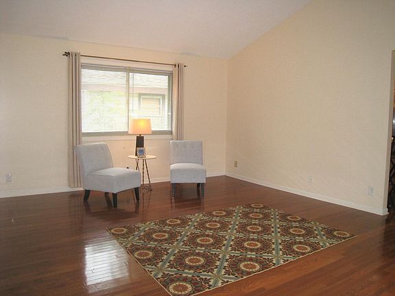 4th image of 1301 Oakes Ave
