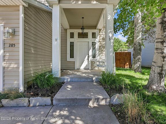 4th image of 285 Lupine Dr