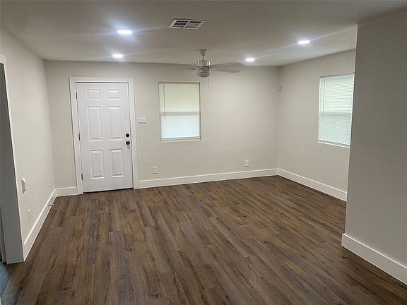 2nd image of 2307 Lea Crest Dr