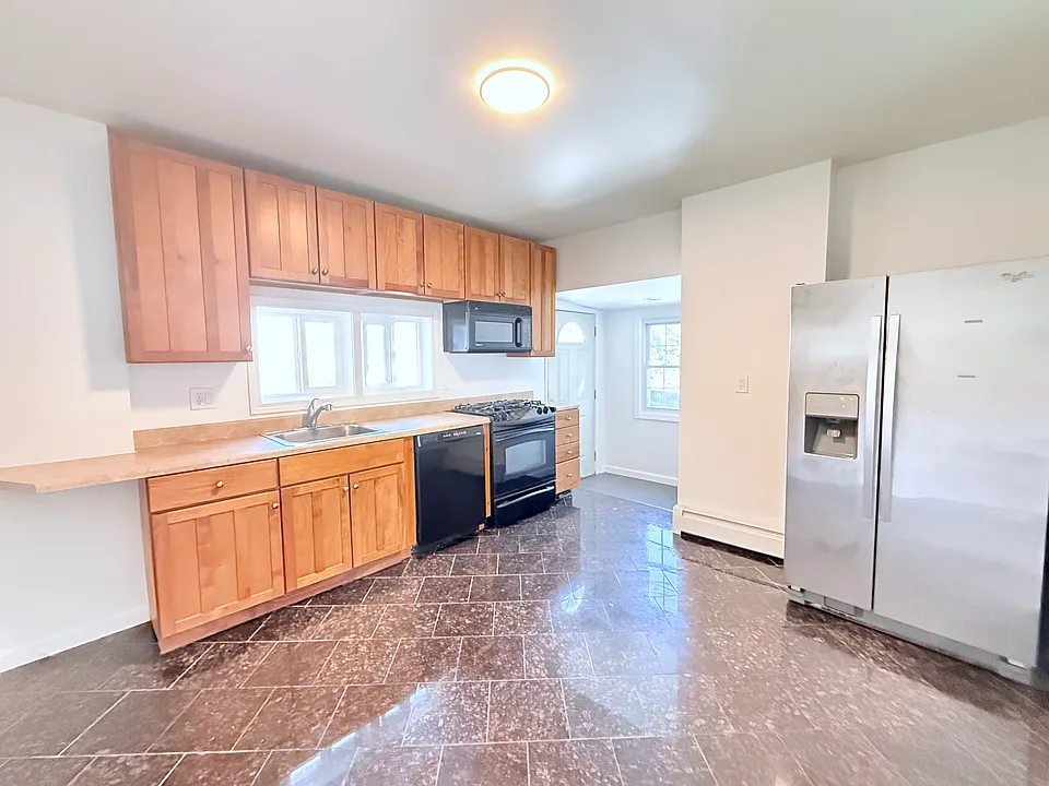 8 Murdock Ave #1