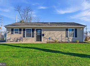 62 Old Brk, Levittown, PA 19057