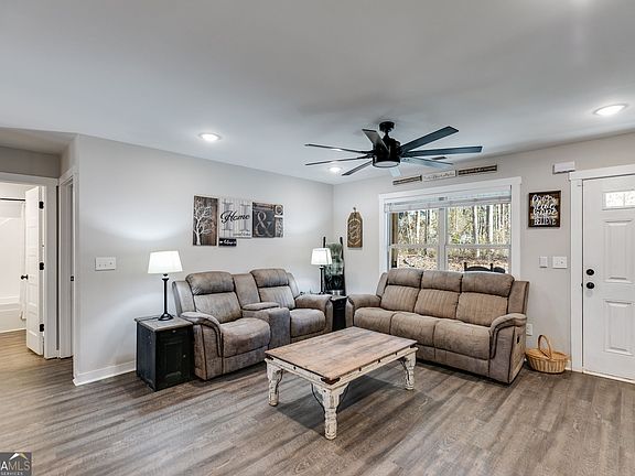 5th image of 132 Pinnacle Way