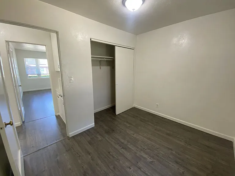 563 W Center St — Photo 25