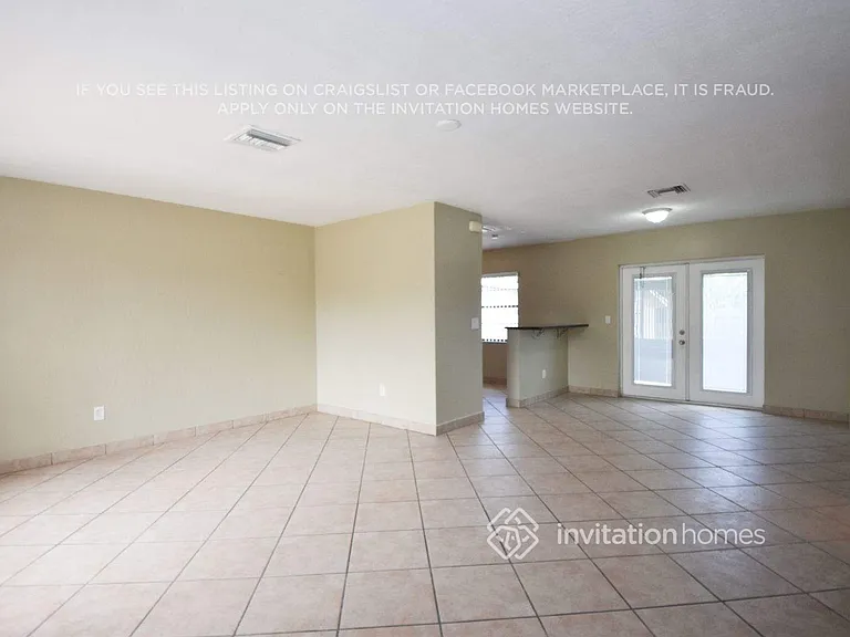 4511 SW 102nd Pl — Photo 3