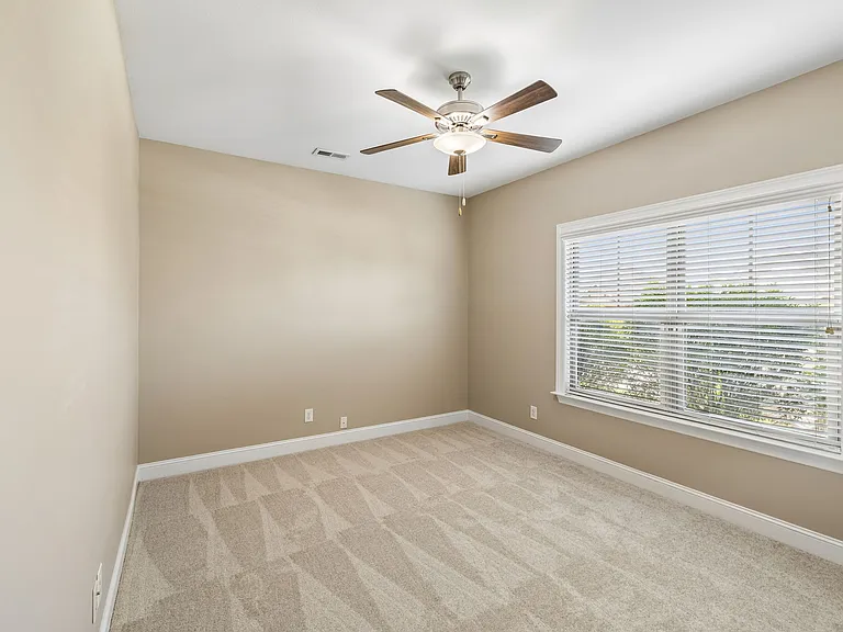 5425 Bungalow Cir — Photo 6
