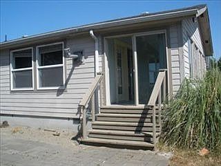 3rd image of 993 Mount Olympus Ave SE