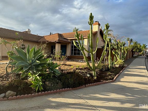 3rd image of 1065 Paseo Del Norte